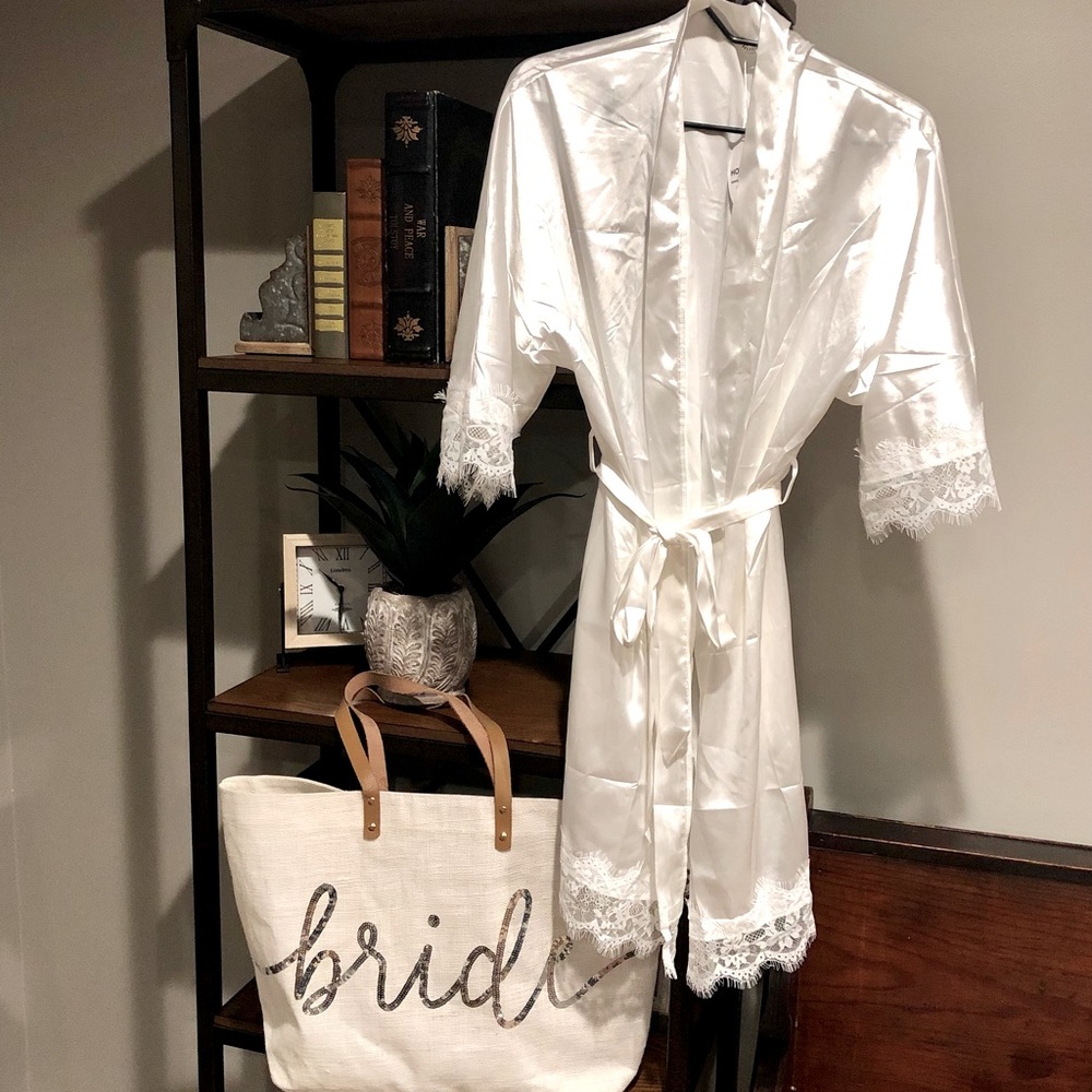 NWT White silky Robe, size Medium. Bride Tote w/Genuine Leather Straps.